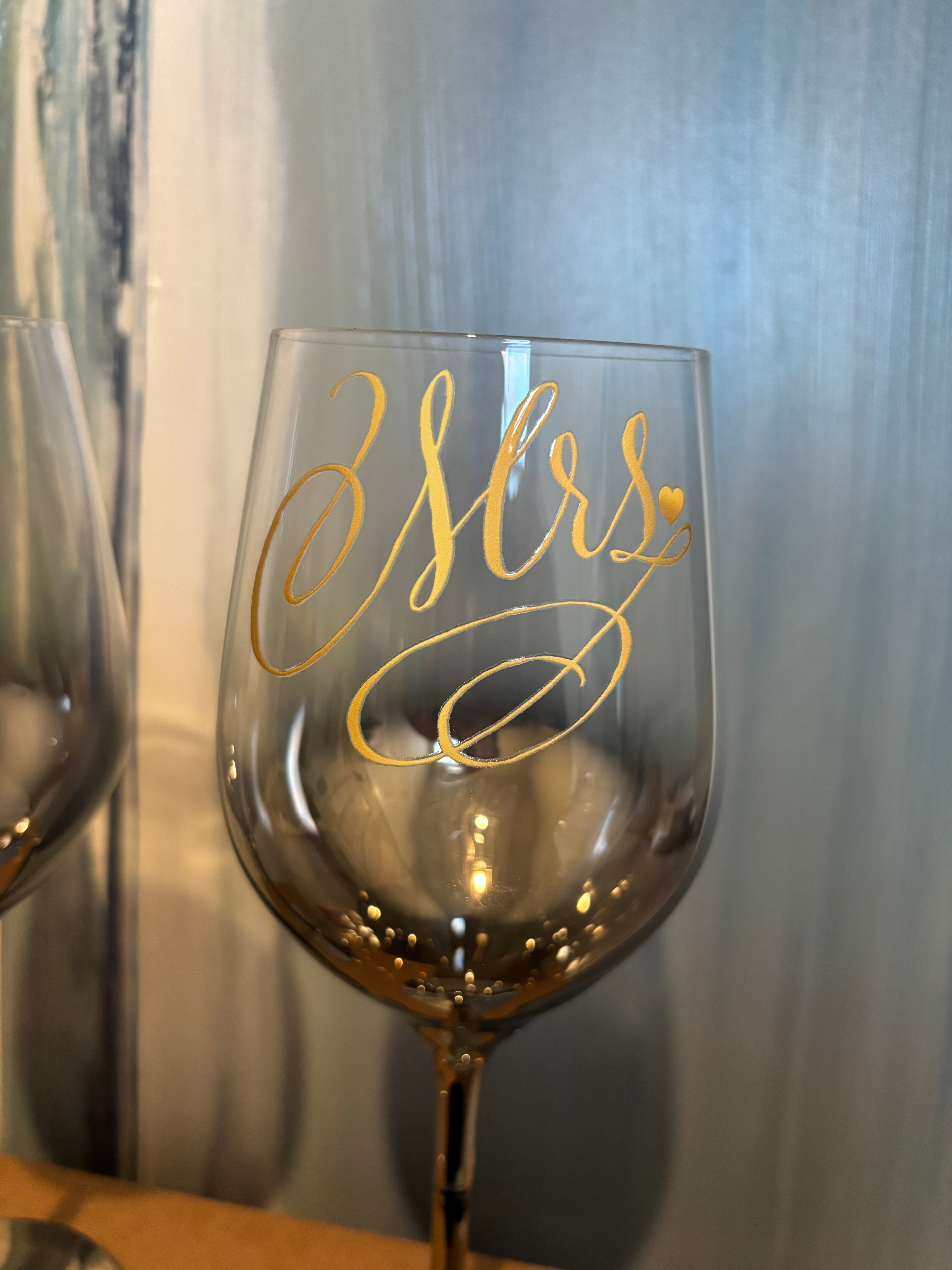 Mr. & Mrs. Wine Glasses 21oz